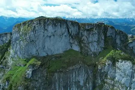 Udhëtim i rehatshëm në Austri, në autostradë.